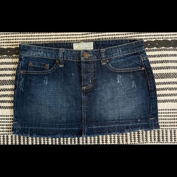 Maurices Distressed Denim Mini Skirt Blue Raw Hem Juniors Size 5 - Picture 3 of 5